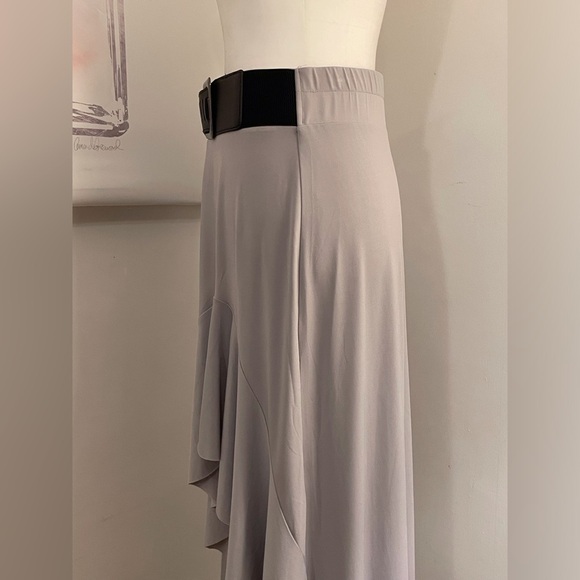 Venus Skirt High-Low with Attached Belt Size M Gray. - Picture 6 of 16